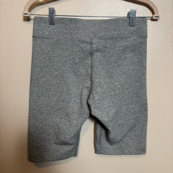 Nike‎ Women's Bike Shorts Cotton Polyester Spandex Gray Size Medium - Picture 2 of 4